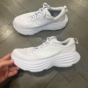 Women’s Hoka Bondi 8 Size 6D (Wide) Like New!